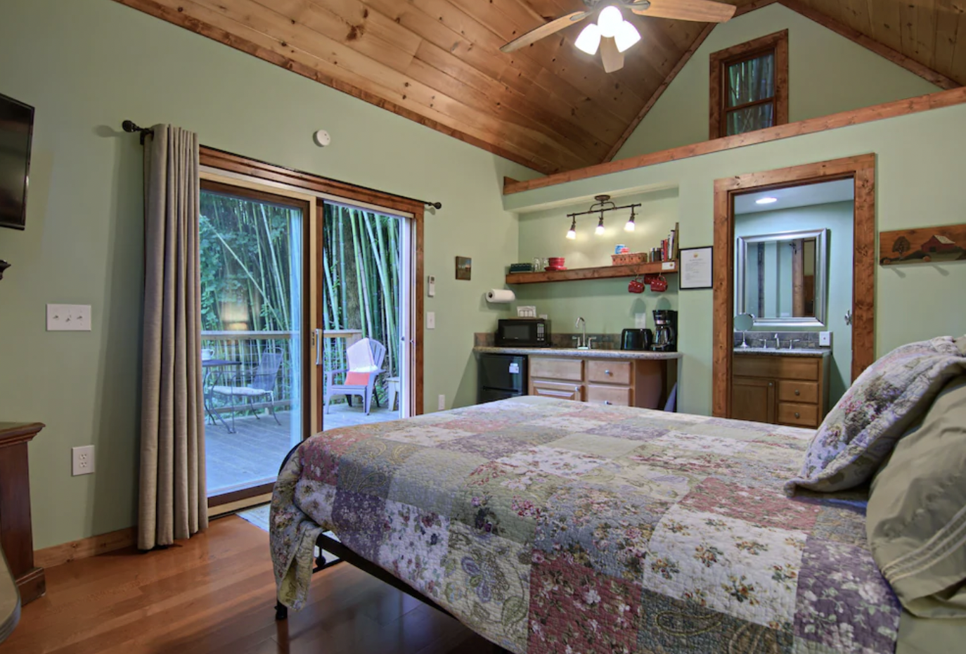 Waterside Cabin: More
