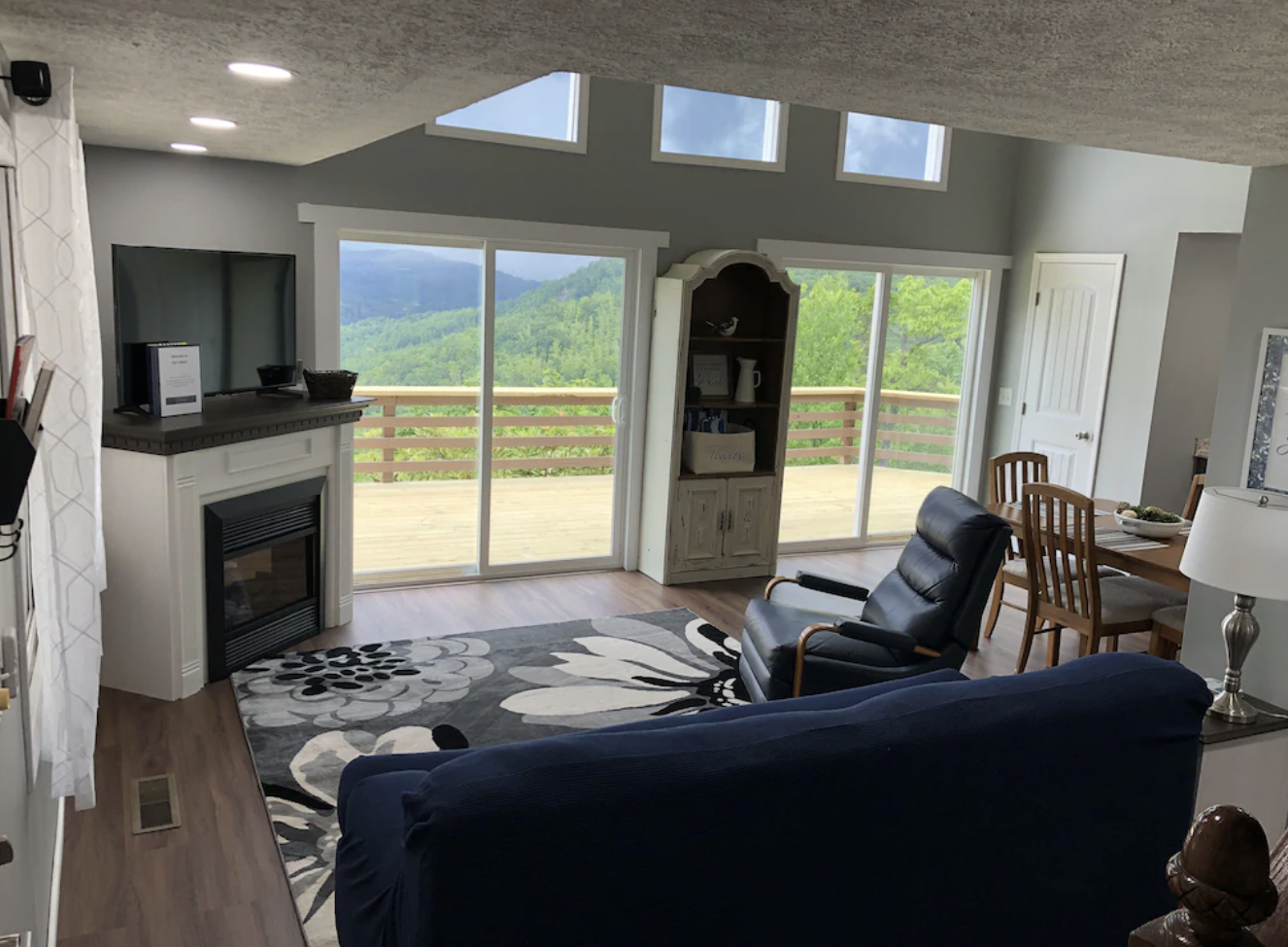 Windy Ridge Cabin: More