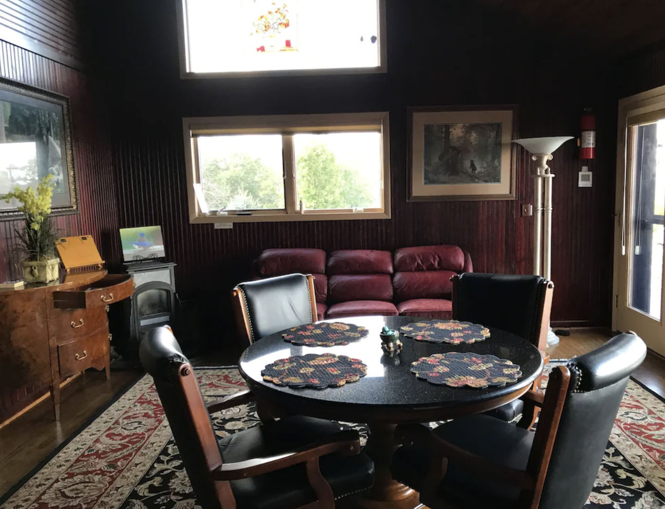 Kilkellys West Wing Cabin: More
