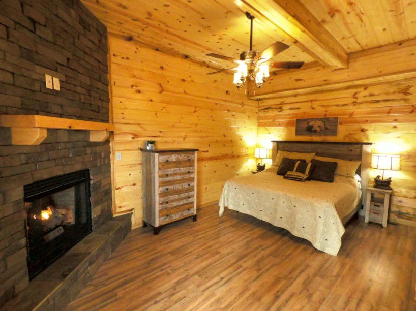 Cliff’s Edge Cabin: More