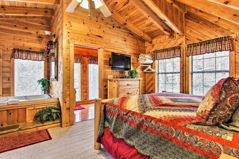 Mountainside Cabin: More