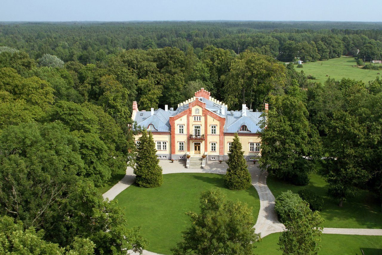 Padaste Manor