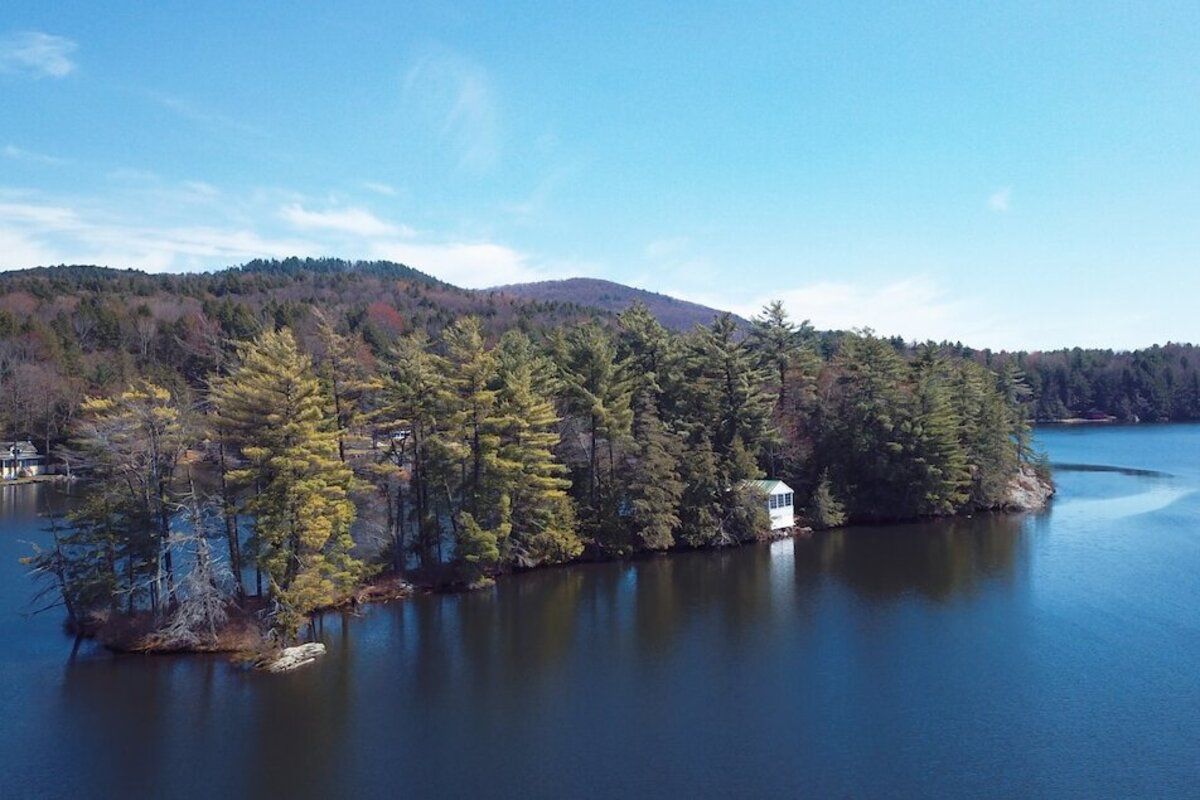 Airbnb Private Island on Lake Iroquois, Hinesburg, Vermont