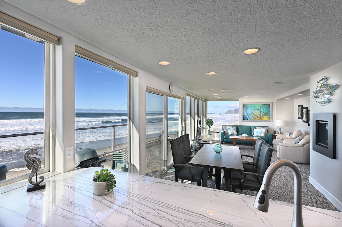 Northern Oregon Beachfront Condo