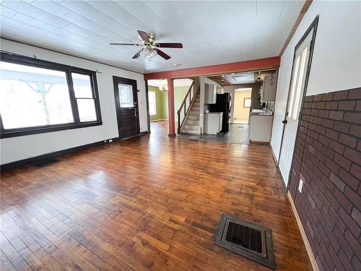 150 E Genesee St, Clyde, NY 14433 Inside Living Room