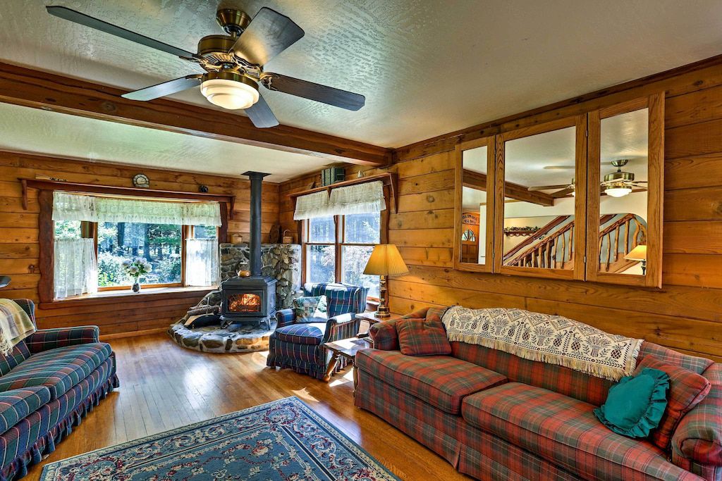 Brookings Coastal Cabin
