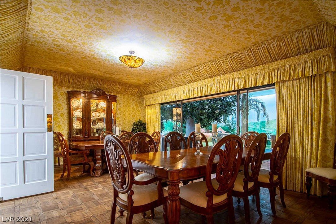 Extra Dining