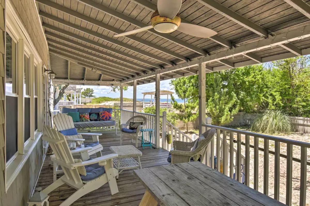 Classic Chesapeake Beachside Cottage with Porch, Norfolk, Virginia