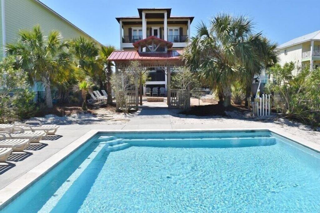 Tuxedo Flats House