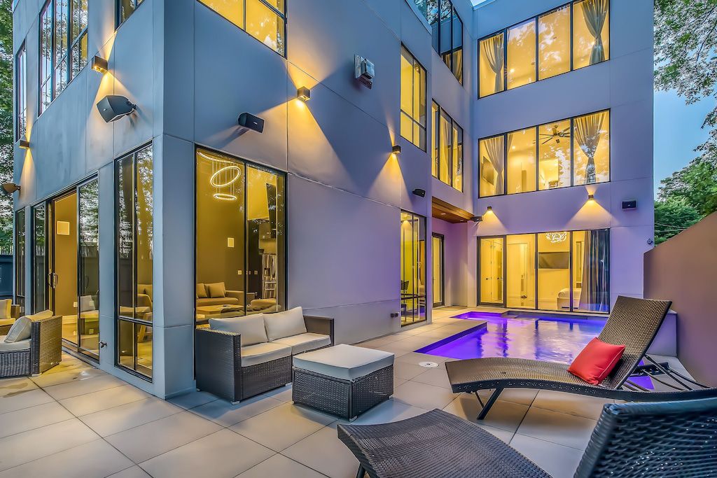 Midtown Modern Showpiece