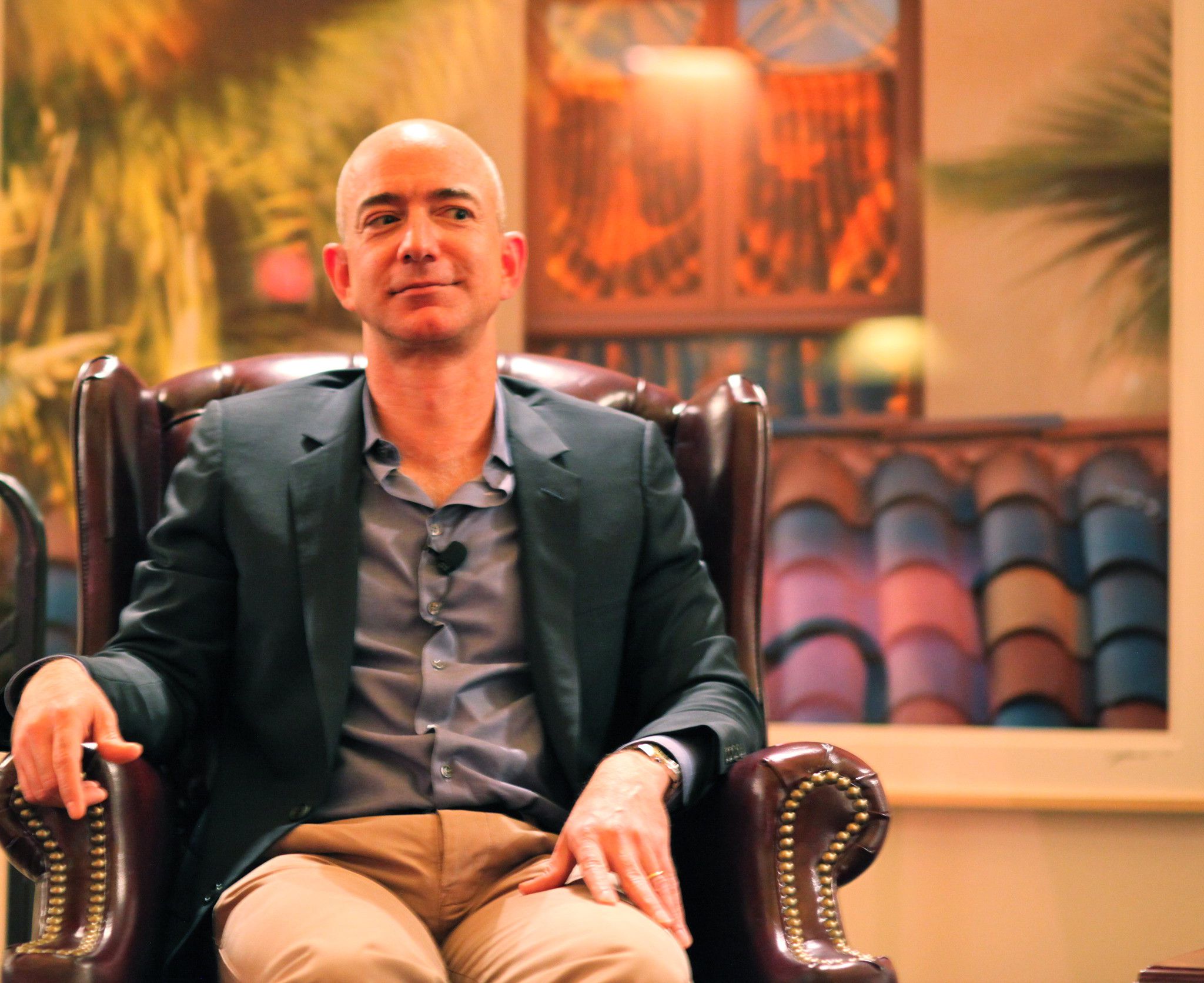 Jeff Bezos: Amazon's Physical Bookstores Fold