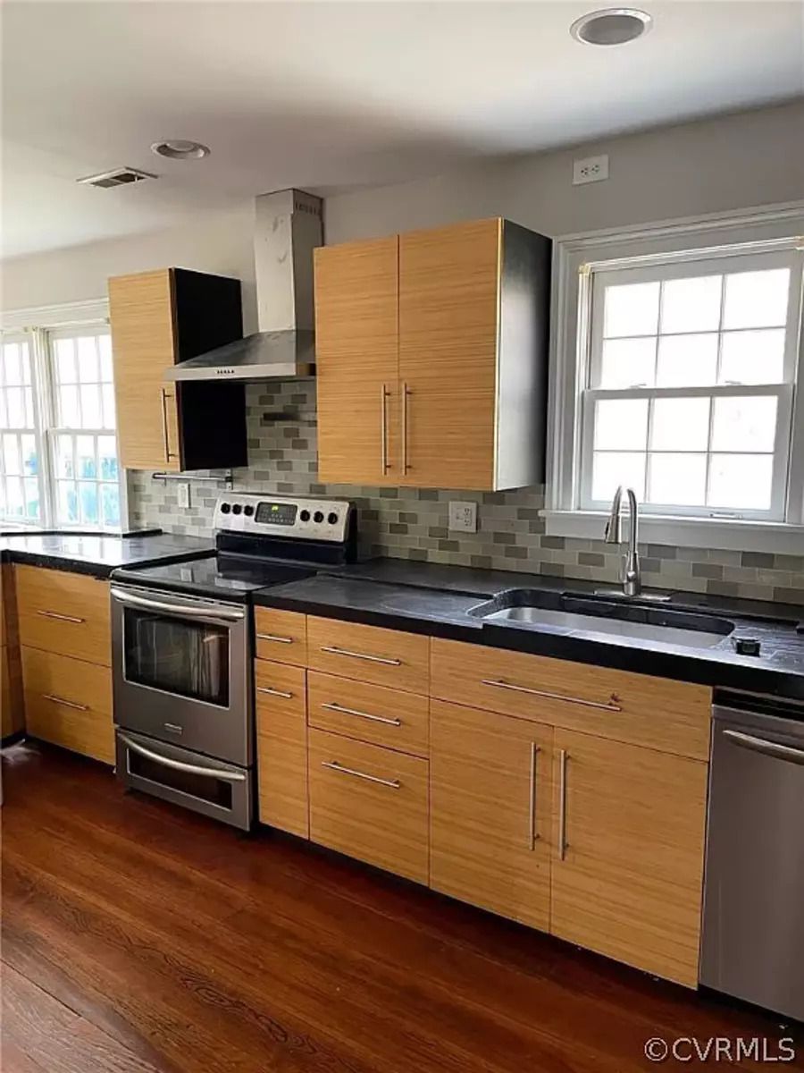 605 Plum St, Petersburg, VA 23803