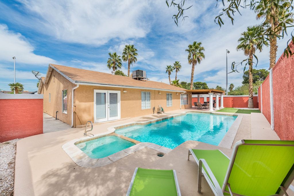 Conveniently Located Pool and Spa