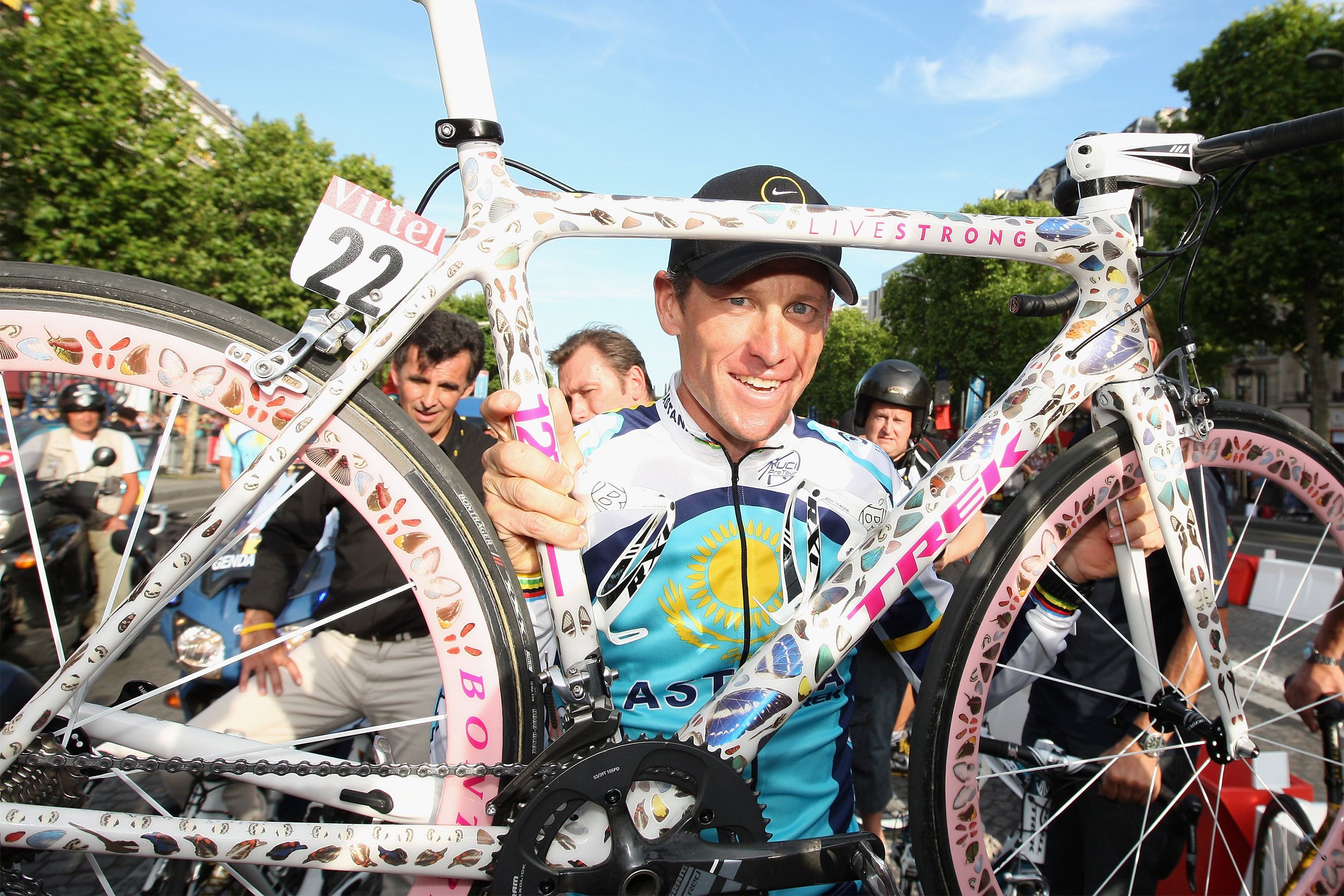 Lance Armstrong holding up Damien Hirst Butterfly Bicycle