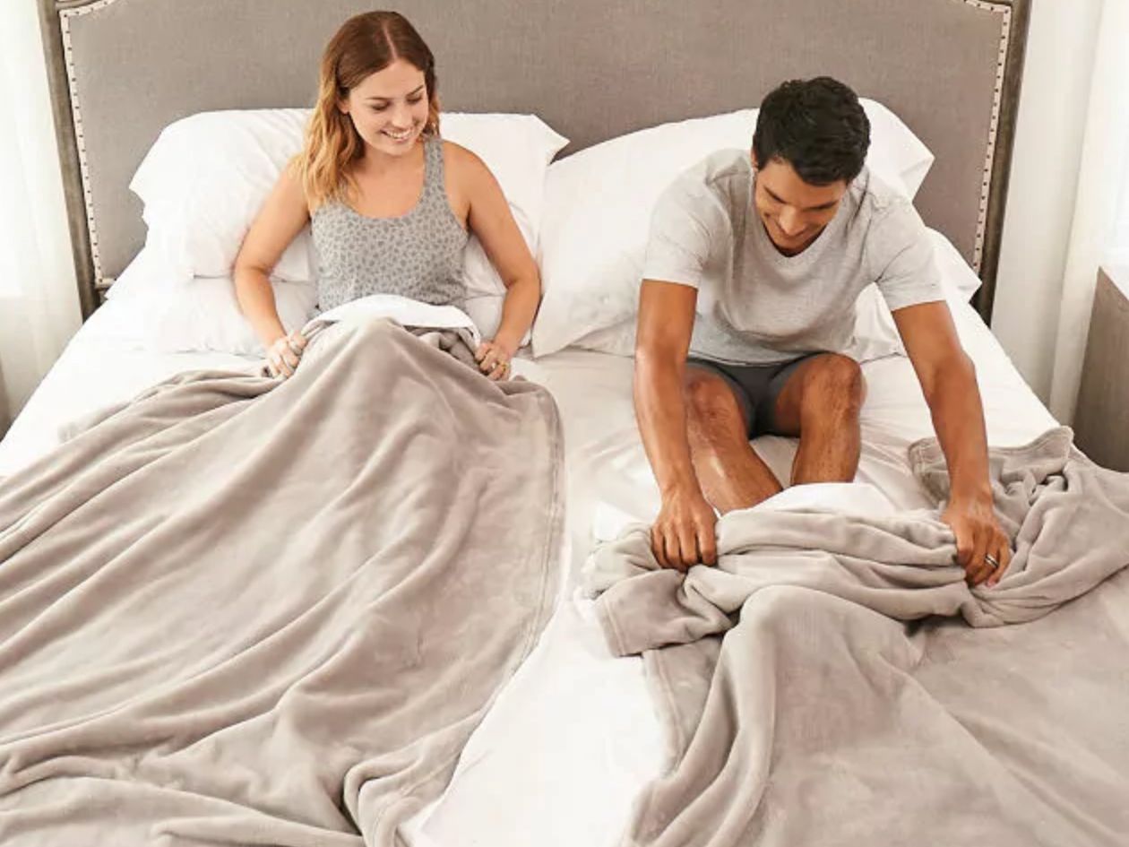 Couple’s Split Blanket and Sheet Set