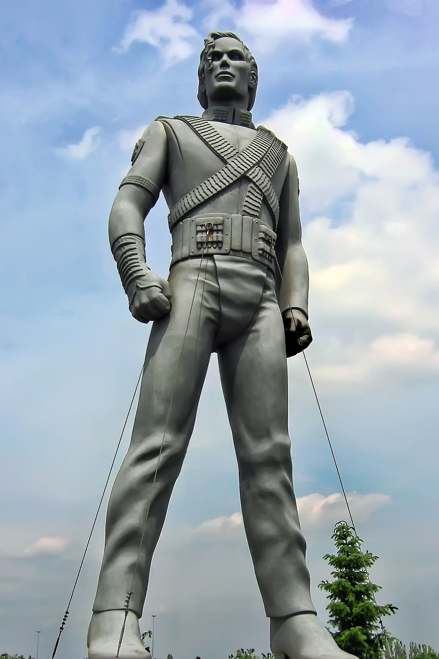 Michael Jackson HIStory statue
