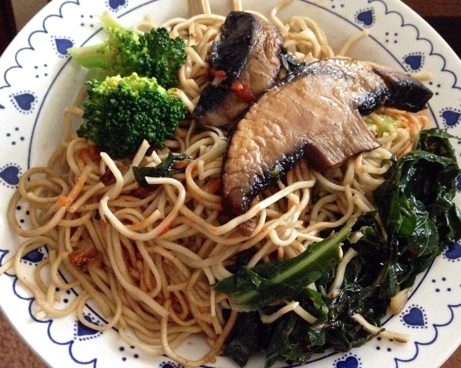 Mushroom broccoli noodles