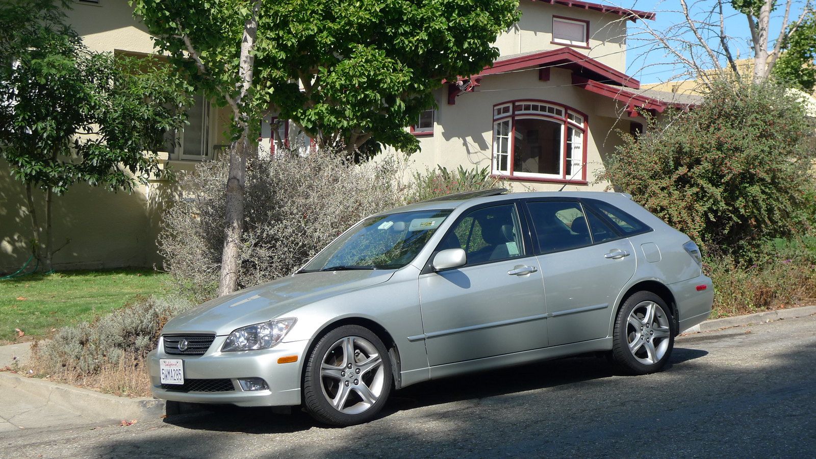 LEXUS IS300 SPORTCROSS (2002-2005)