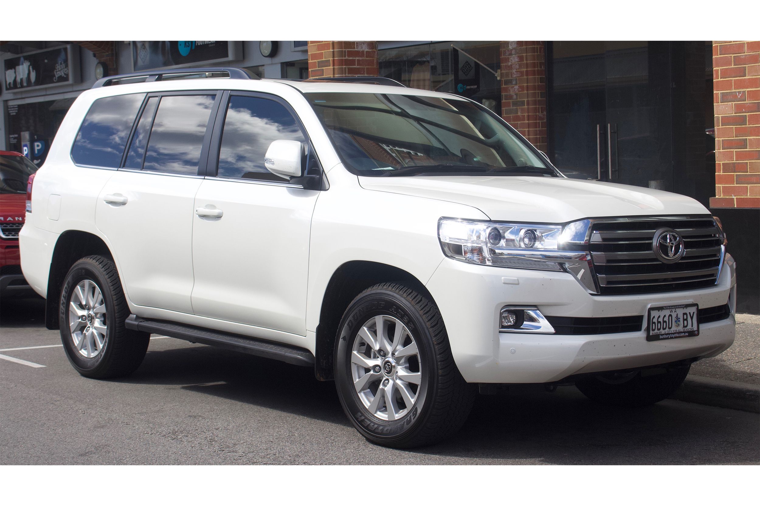 2016-2018 Toyota Land Cruiser (VDJ200R) VX wagon.