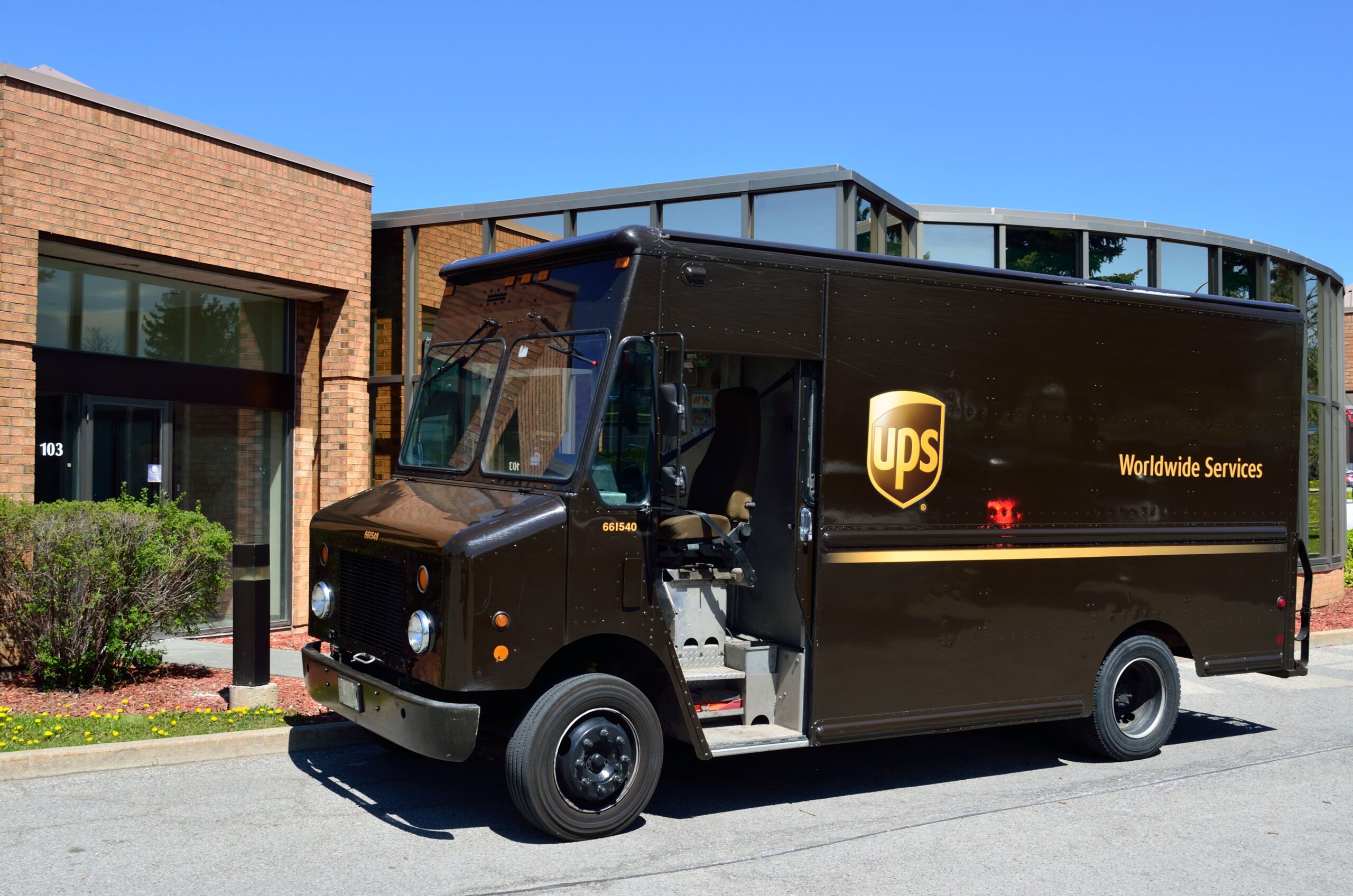 1907: UPS
