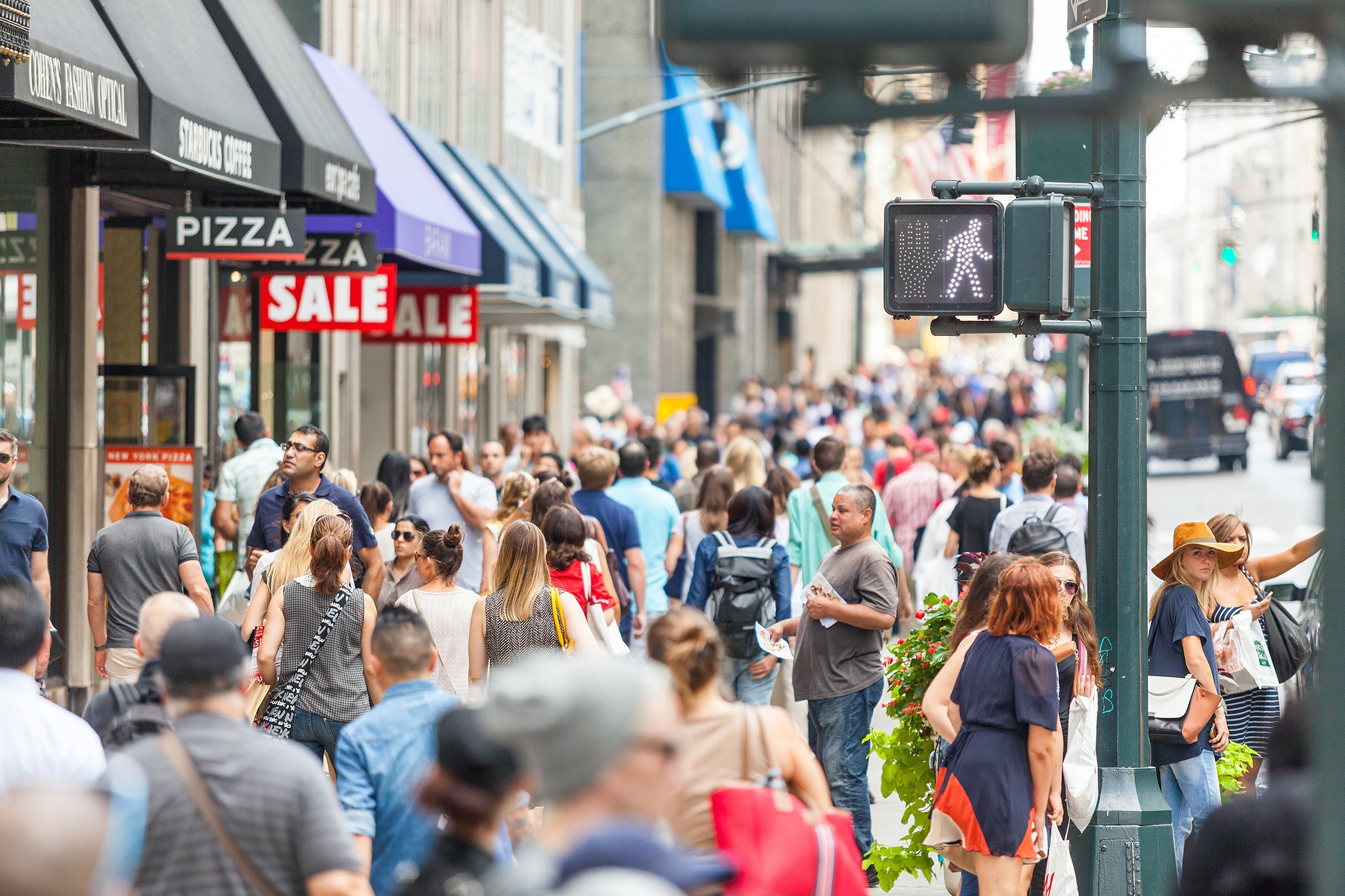 crowded sidewalk on 5th Avenue in NYC