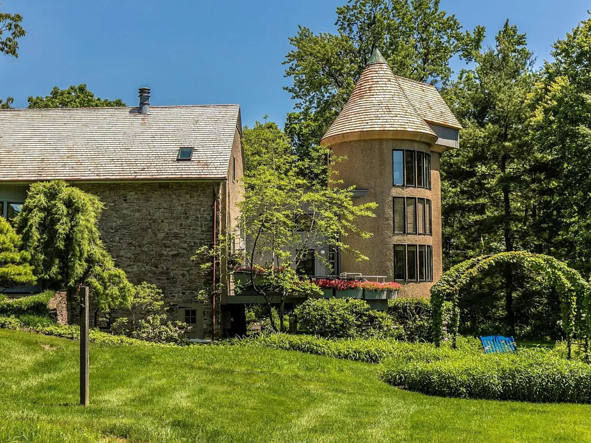 Renovated Stone Bank Barn from 1801 With Horse Stable