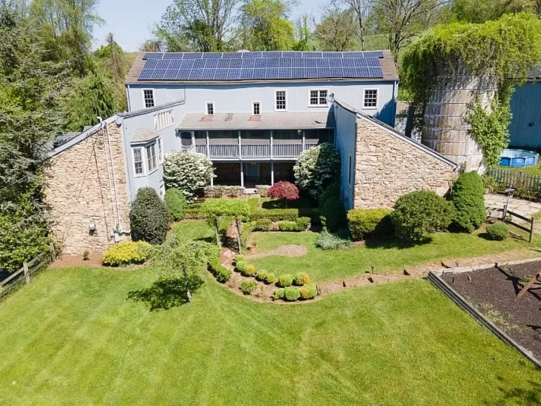 Historic Dairy Barn with Carriage House