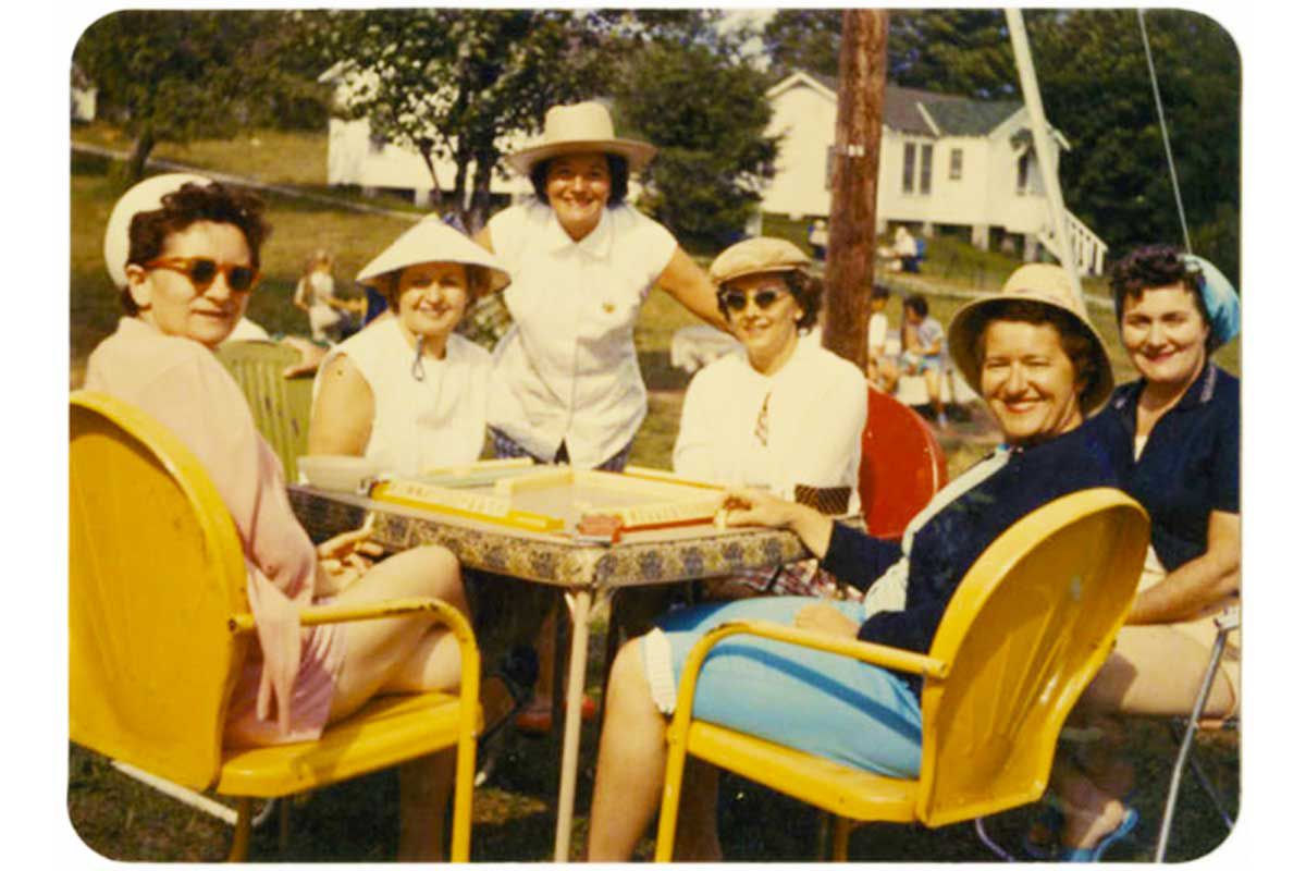 vintage photo of Jewish women playing manjung at The Catskills, New York
