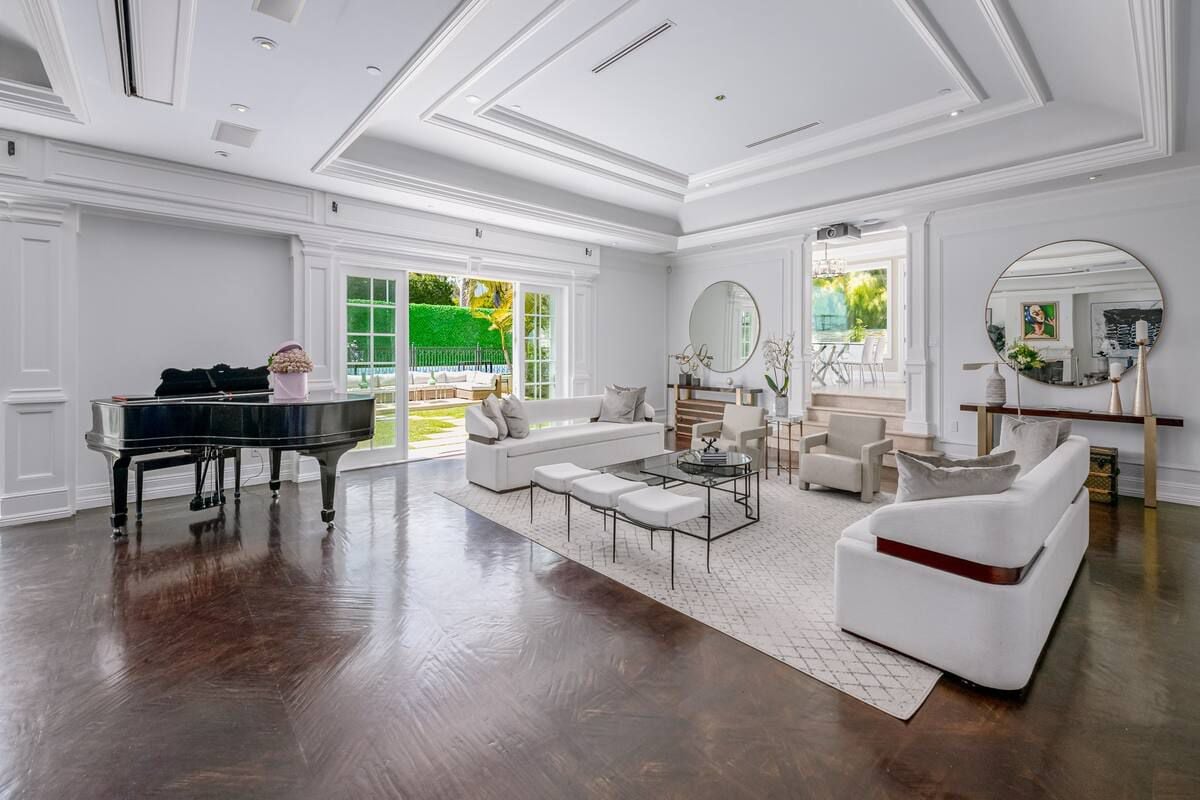 Palatial Villa in Beverly Hills