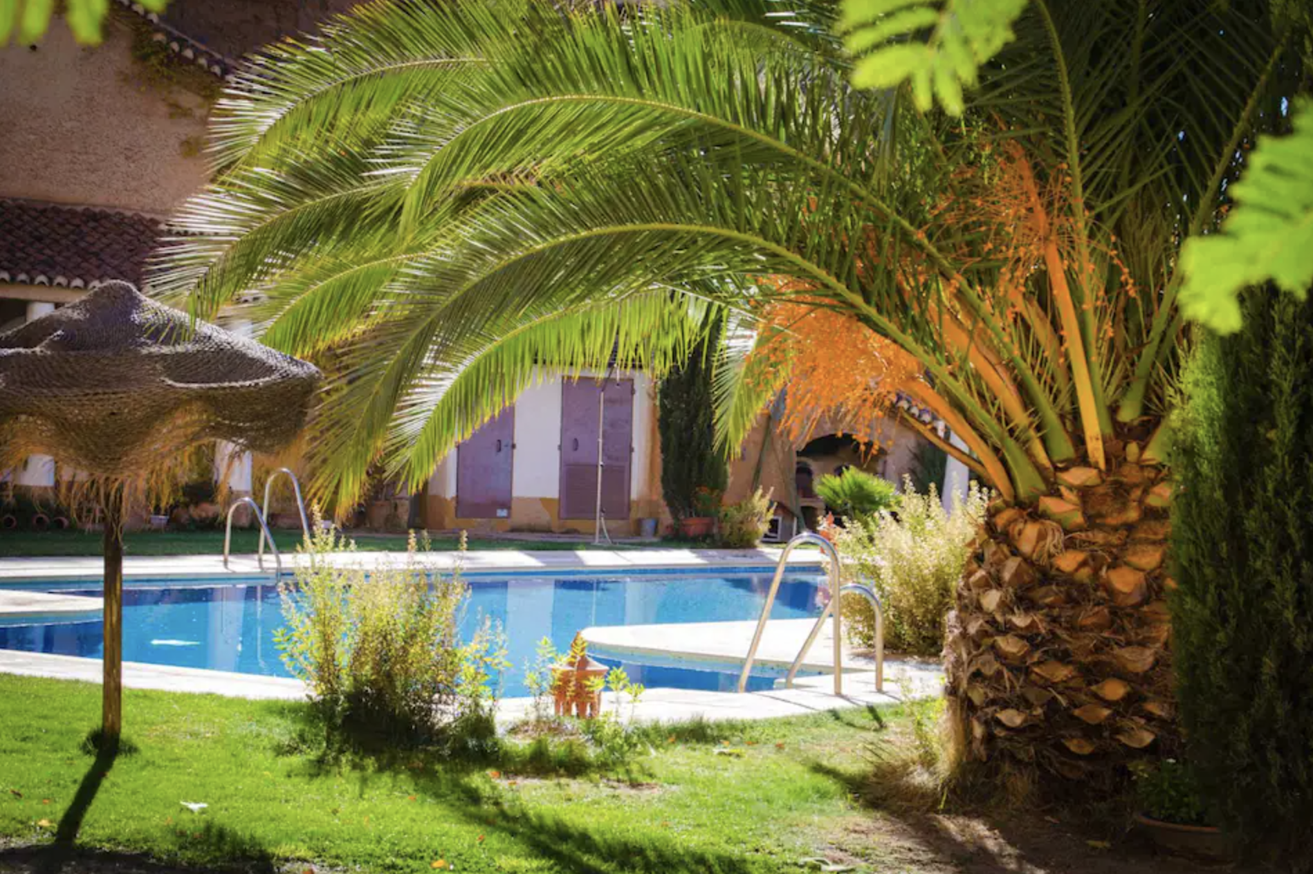 Habitat Almagruz Troglodyte Pool area with lots of trees