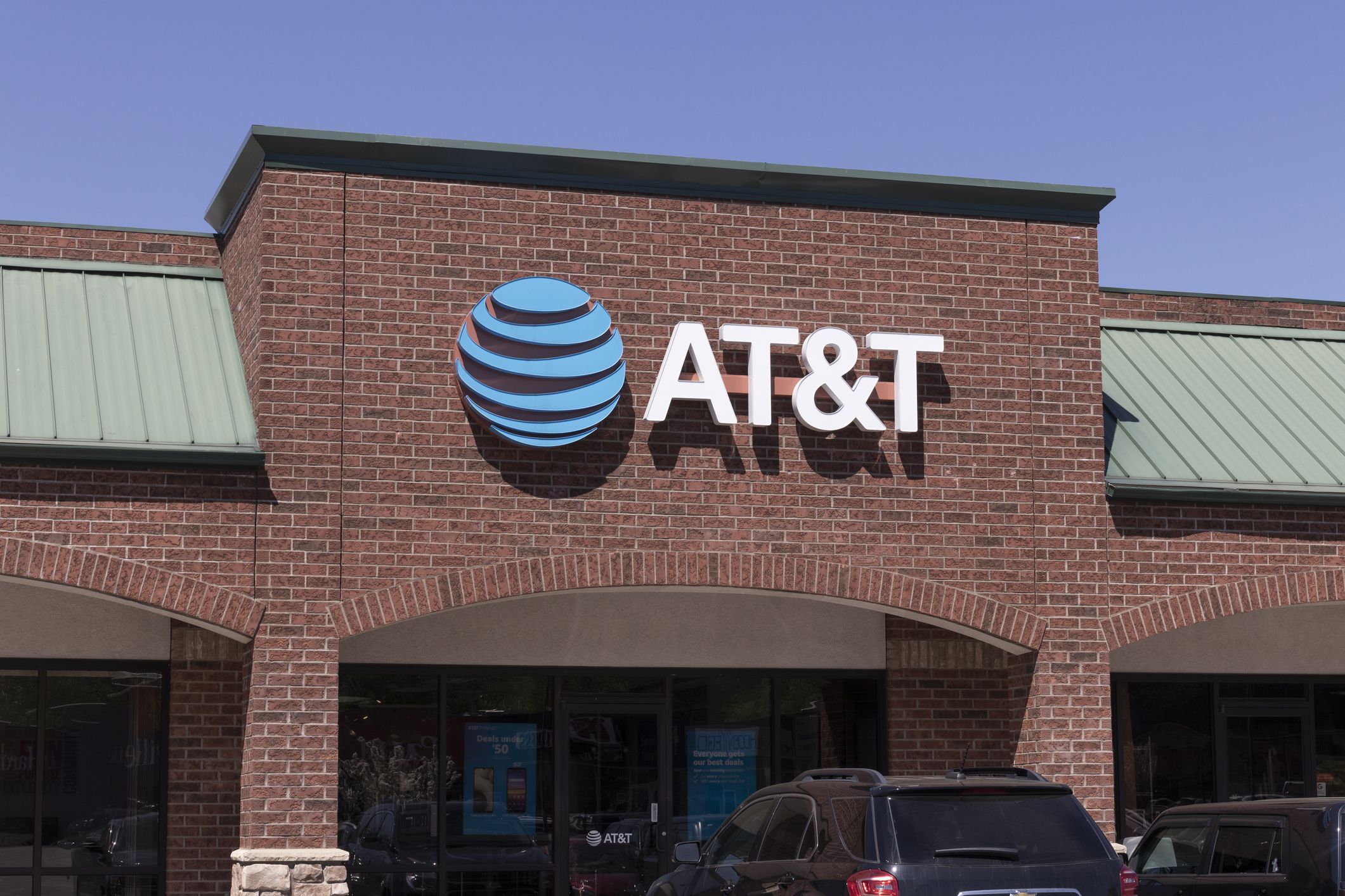 Kendallville - Circa May 2022: AT&T cell phone retail store. AT&T plans to ramp up investment in 5G and fiber optic connectivity, key areas of growth.