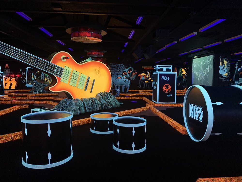 KISS by Monster Mini Golf