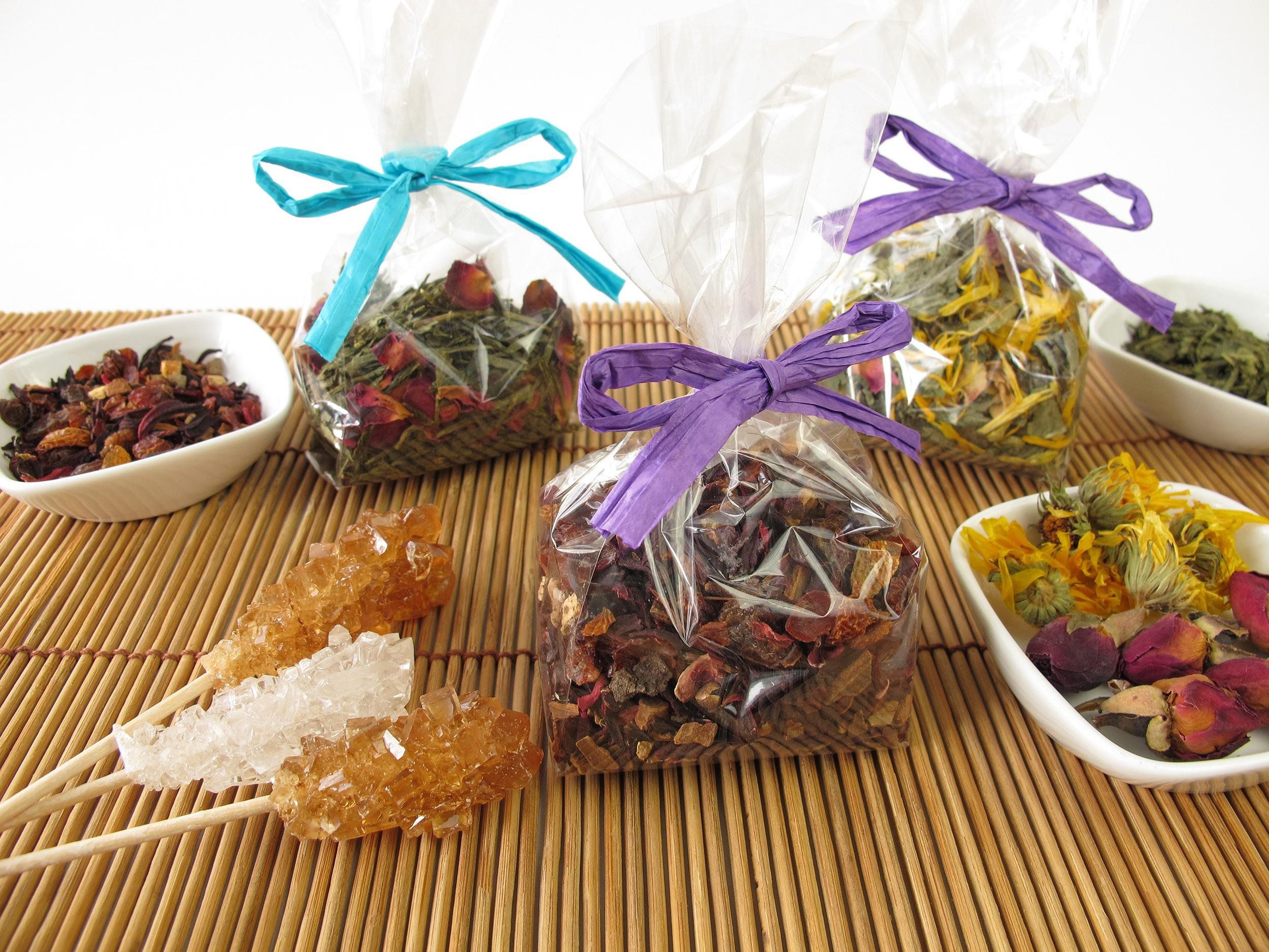 Tea gifts packaged in small bags on a bamboo mat