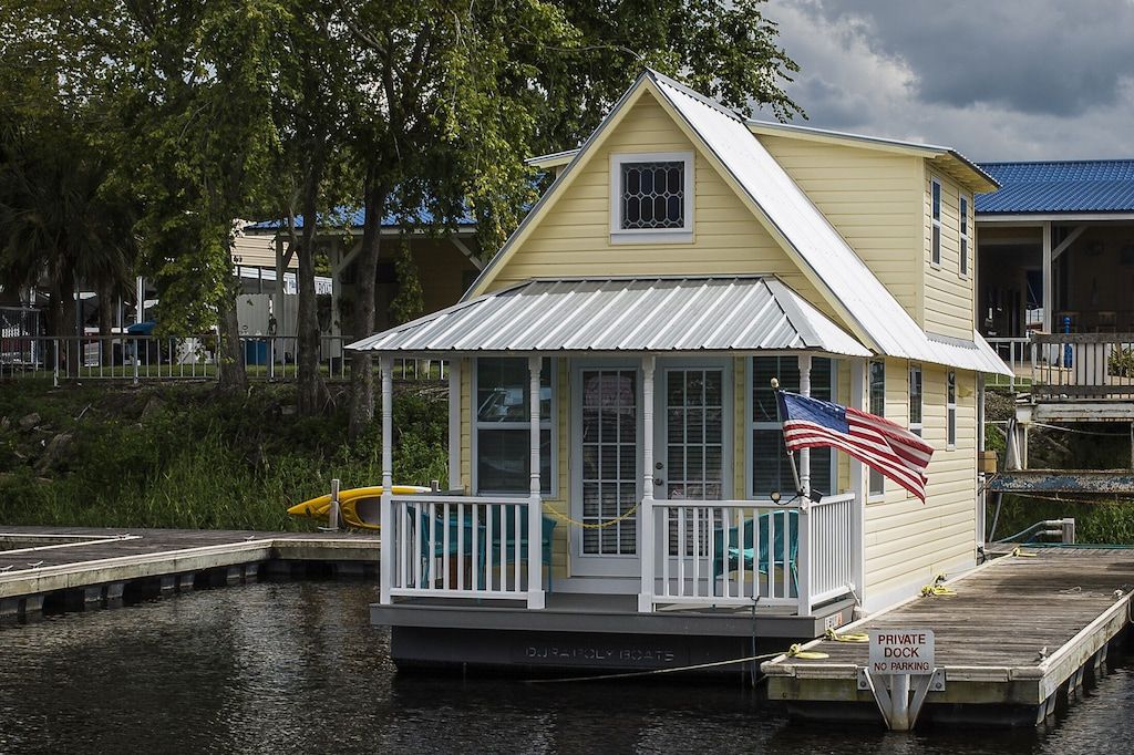 Floating Cottage