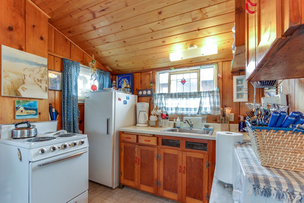 Lake Pend Oreille Floating Home: More