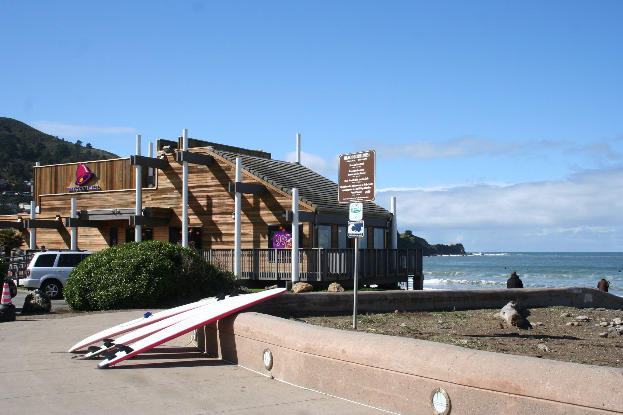 taco bell overlooking the surf at linda mar beach in pacifica