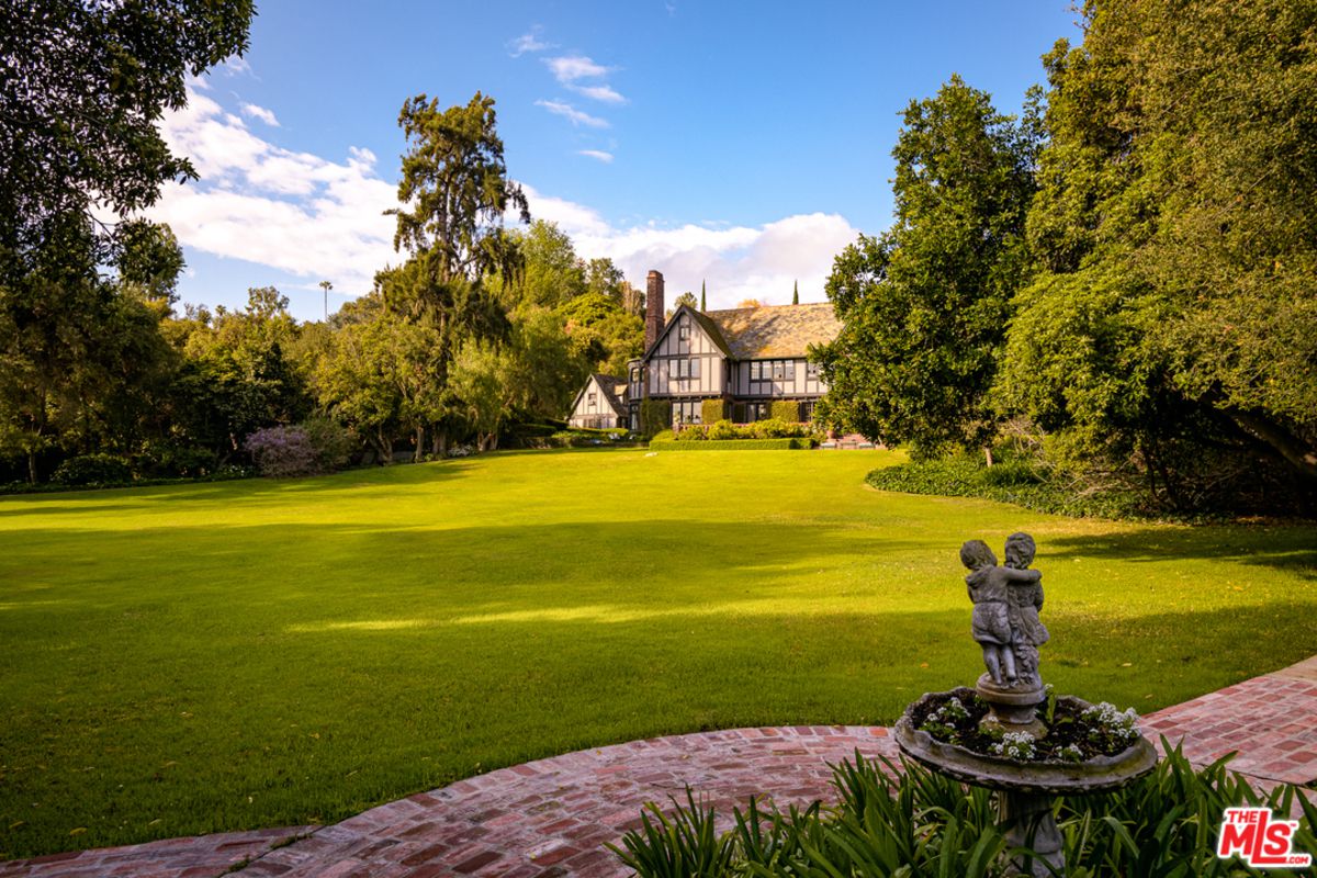 Beaches House, 880 La Loma Rd, Pasadena, CA 91105