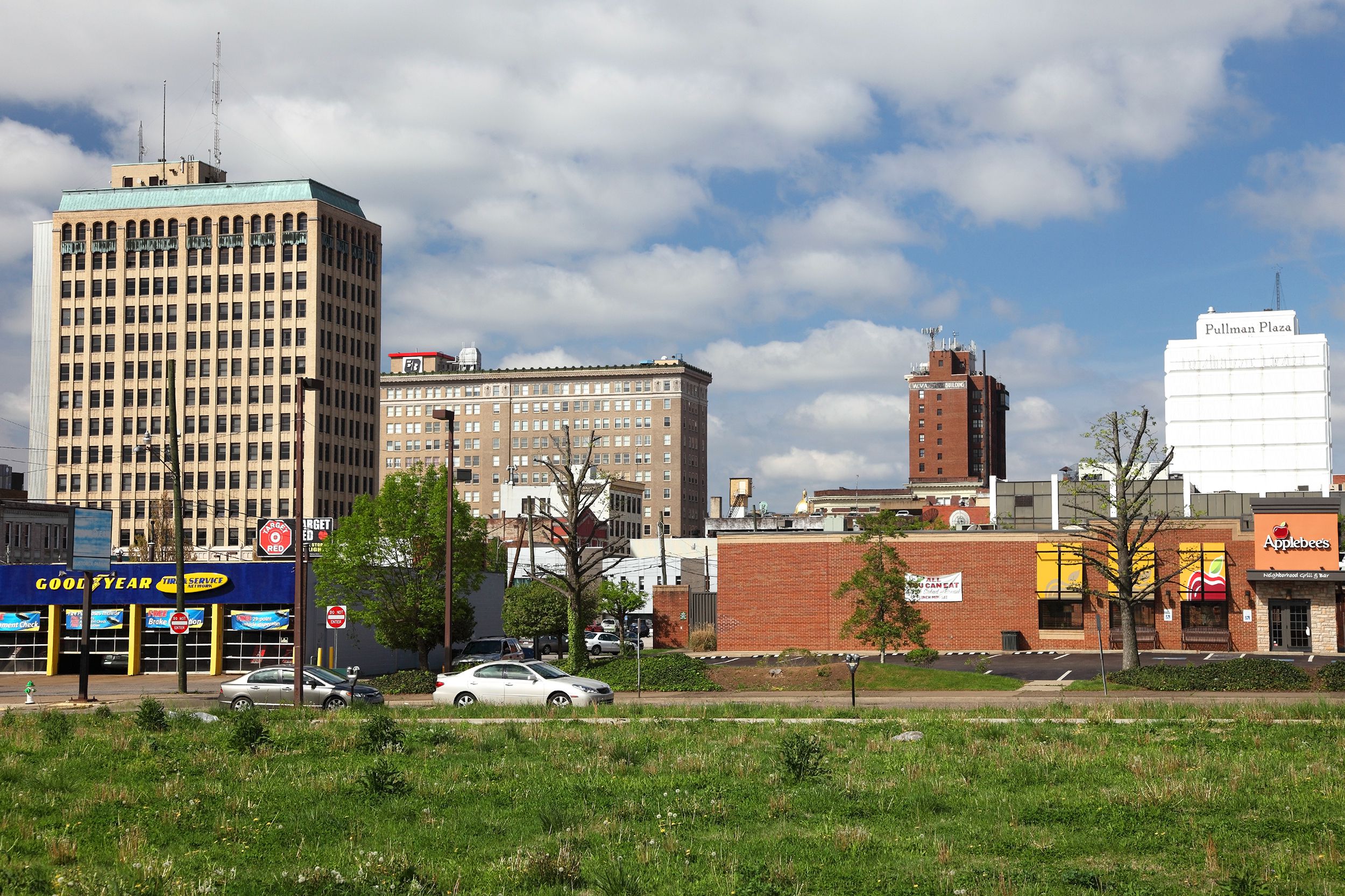 The town of Huntington, WV in summer