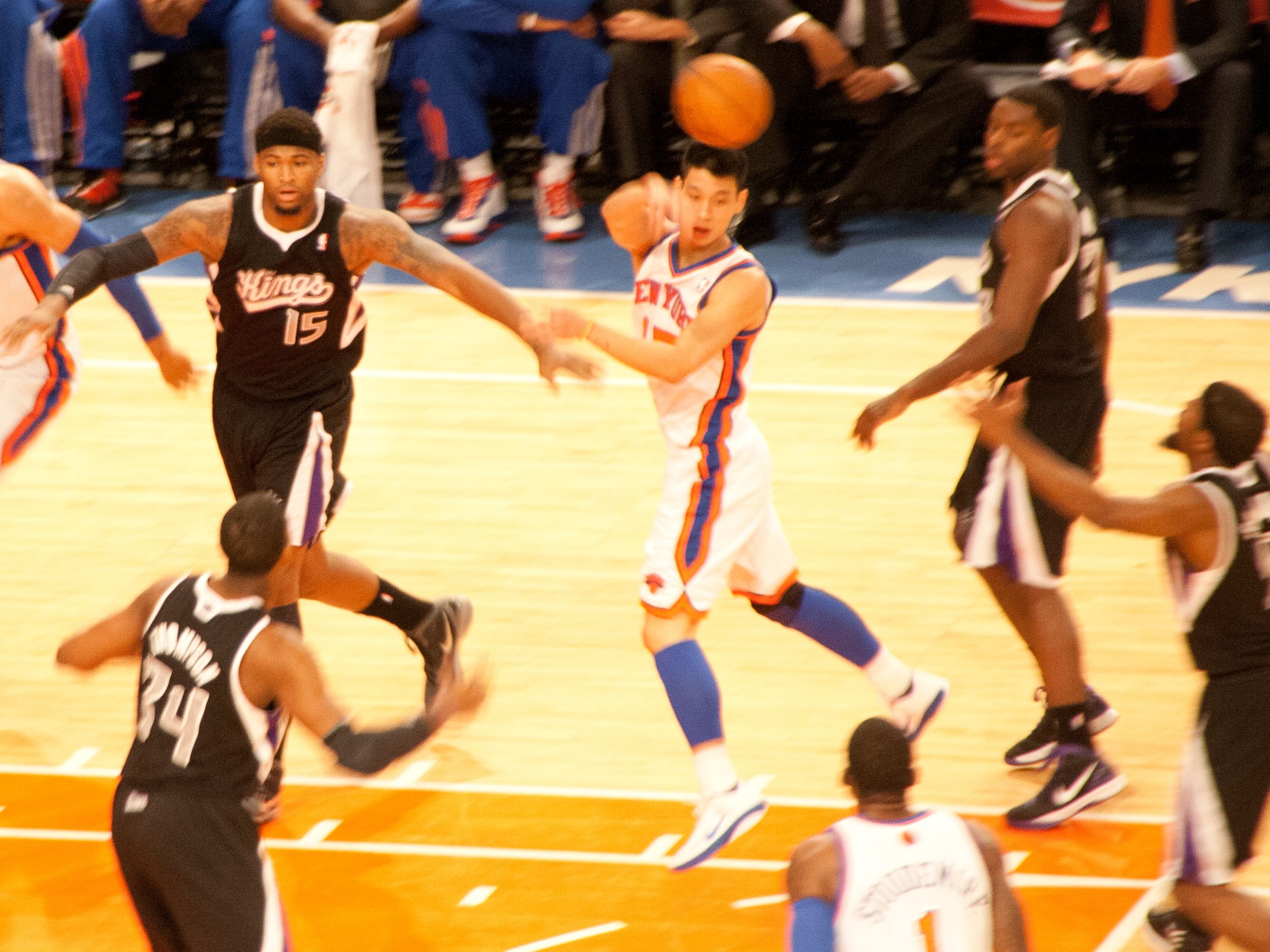 Lin passing against the Sacramento Kings