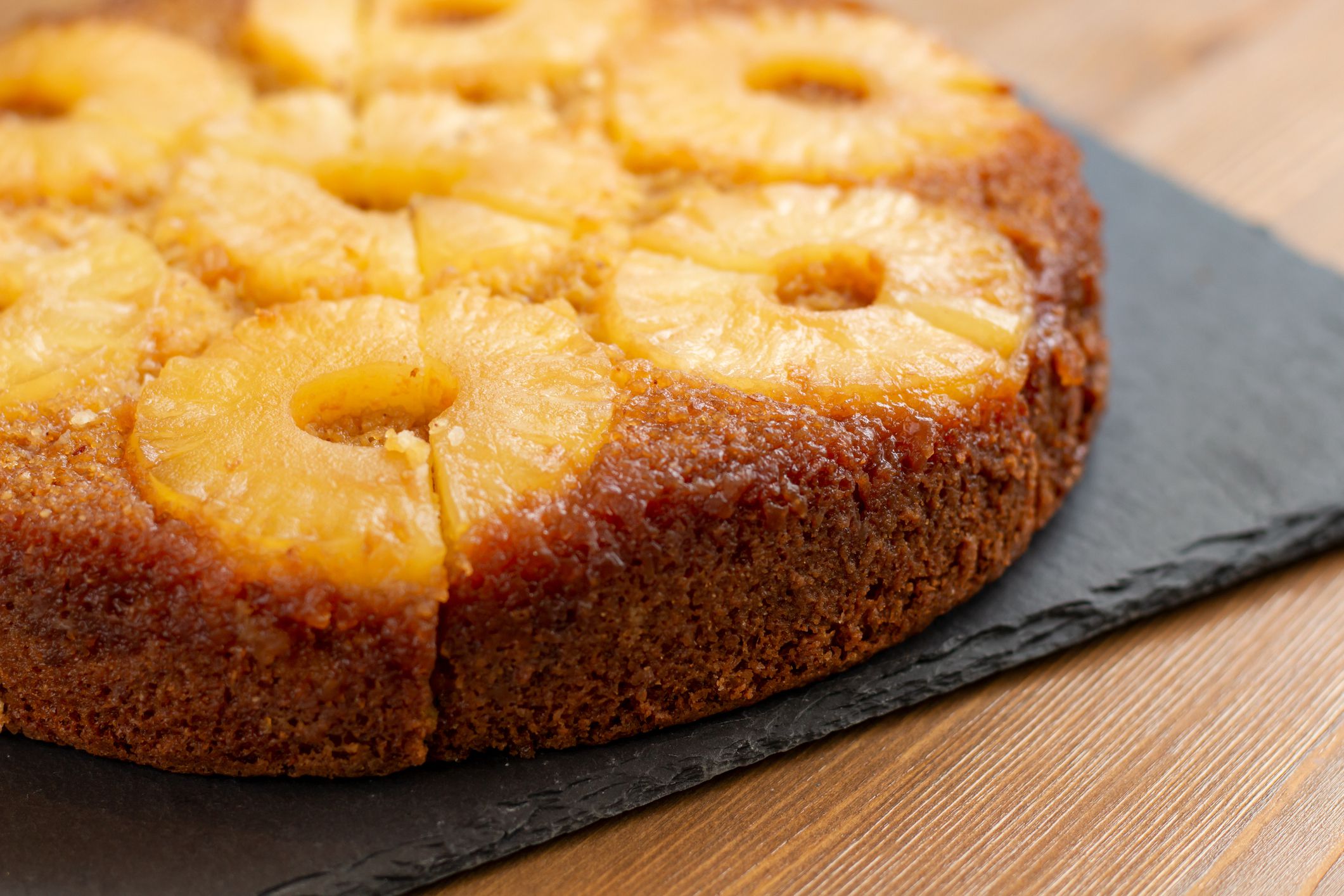 Cake with caramelized pineapple rings
