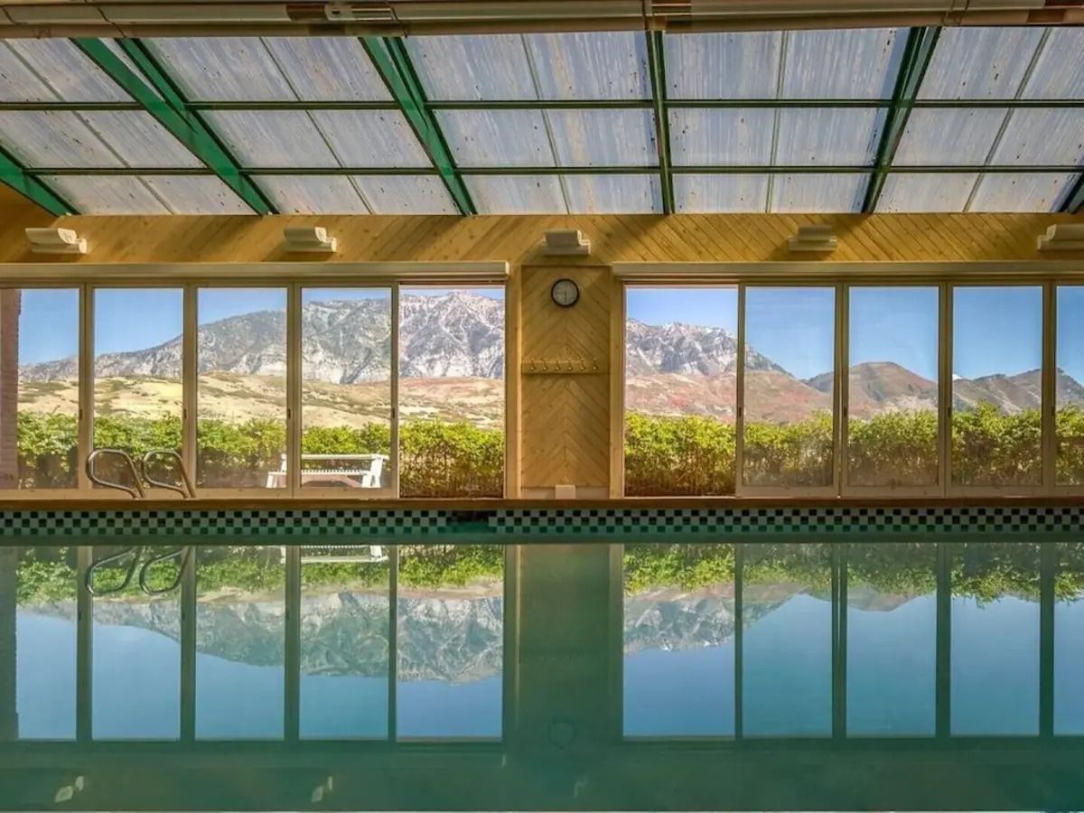 Huge Private Indoor Pool, Jacuzzi, and Sauna, Orem, Utah