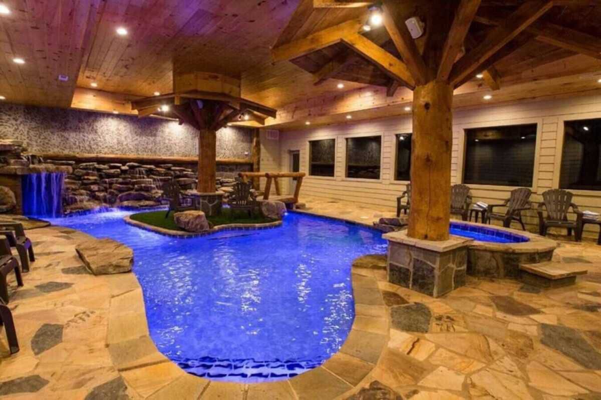 Secluded Mountain Lodge, Rated Best Cabin in Smokies, Pigeon Forge, Tennessee
