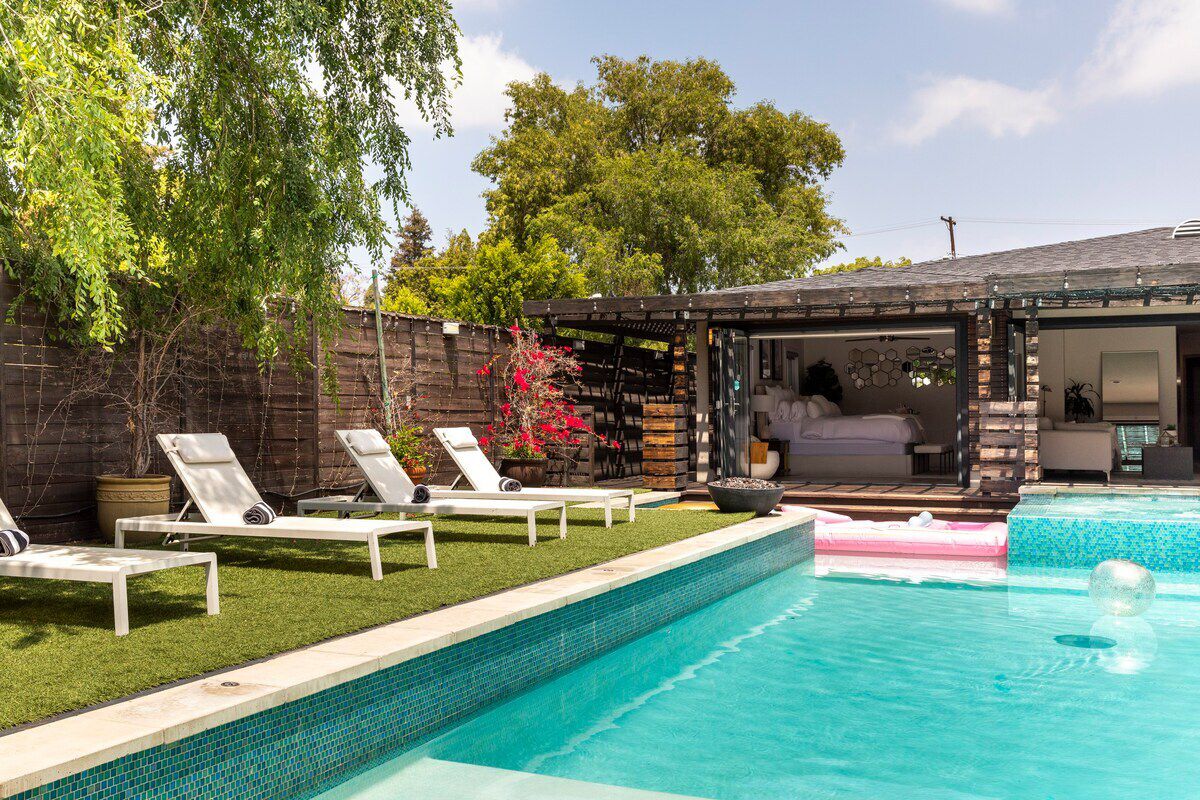 Your Own Private Resort, Los Angeles