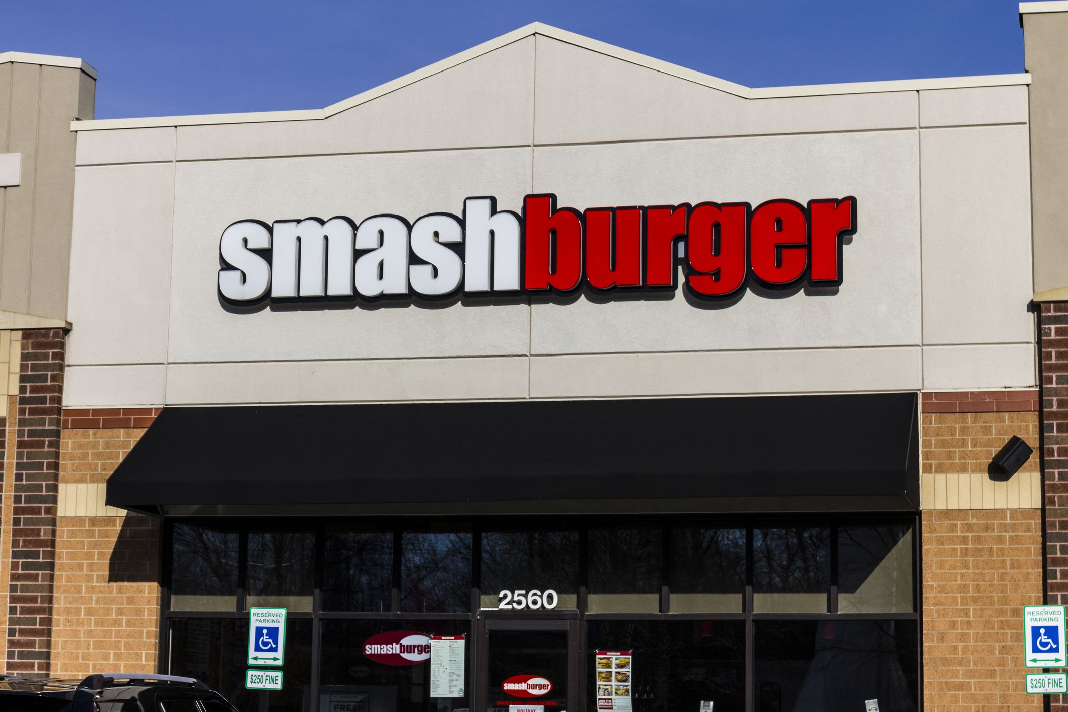 Indianapolis, US - December 28, 2016: Smashburger Fast Casual Restaurant Location. Smashburger is part of Jollibee Foods II