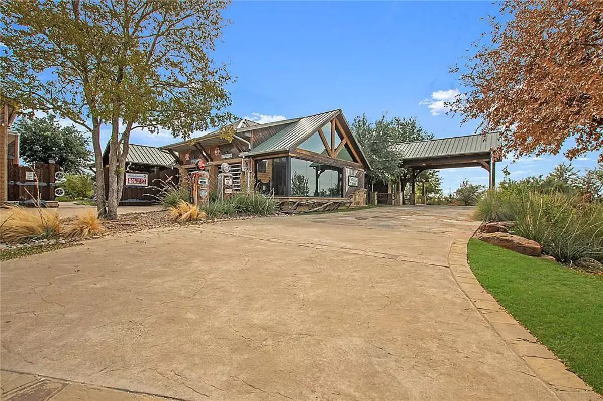 14250 Chaparral Ln, Roanoke, TX 76262