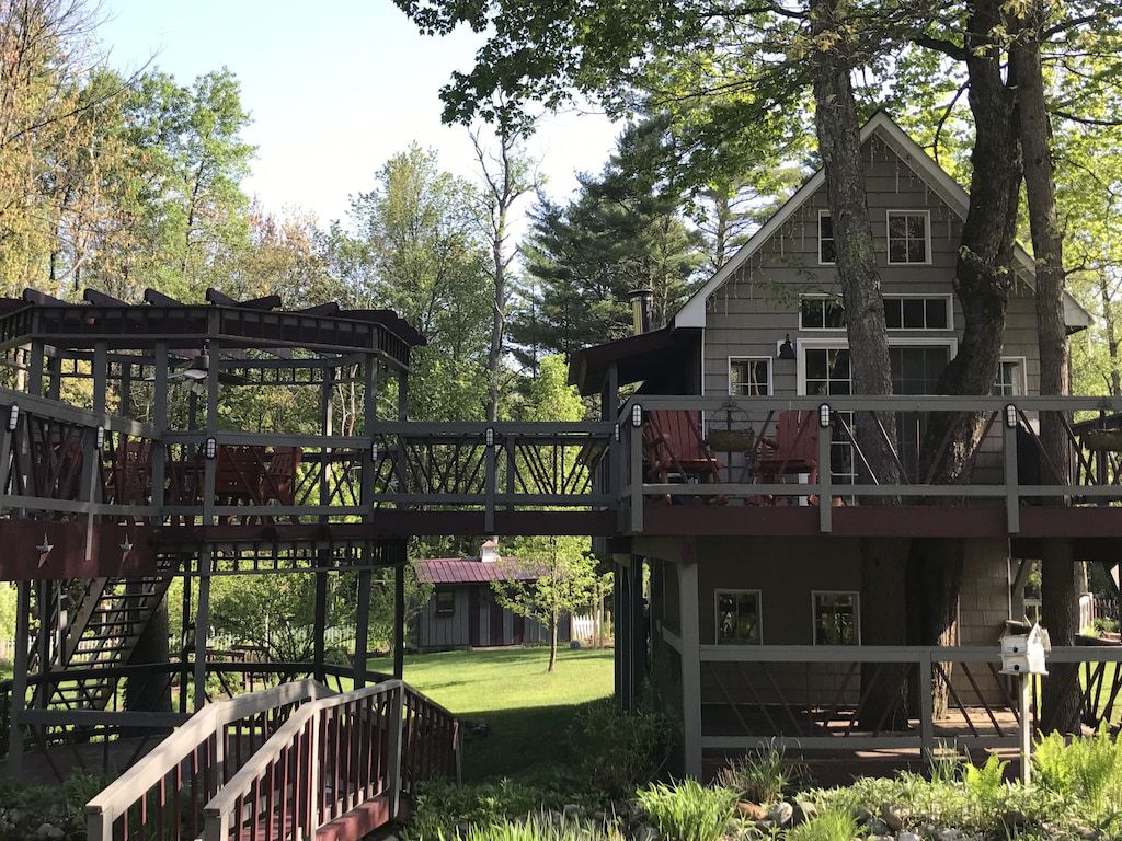 One-Bedroom Treehouse