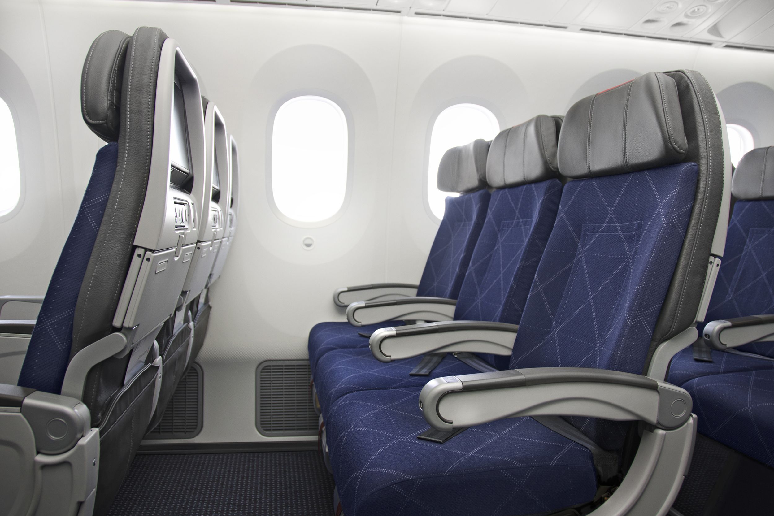 boeing 787 dreamliner main cabin extra seats
