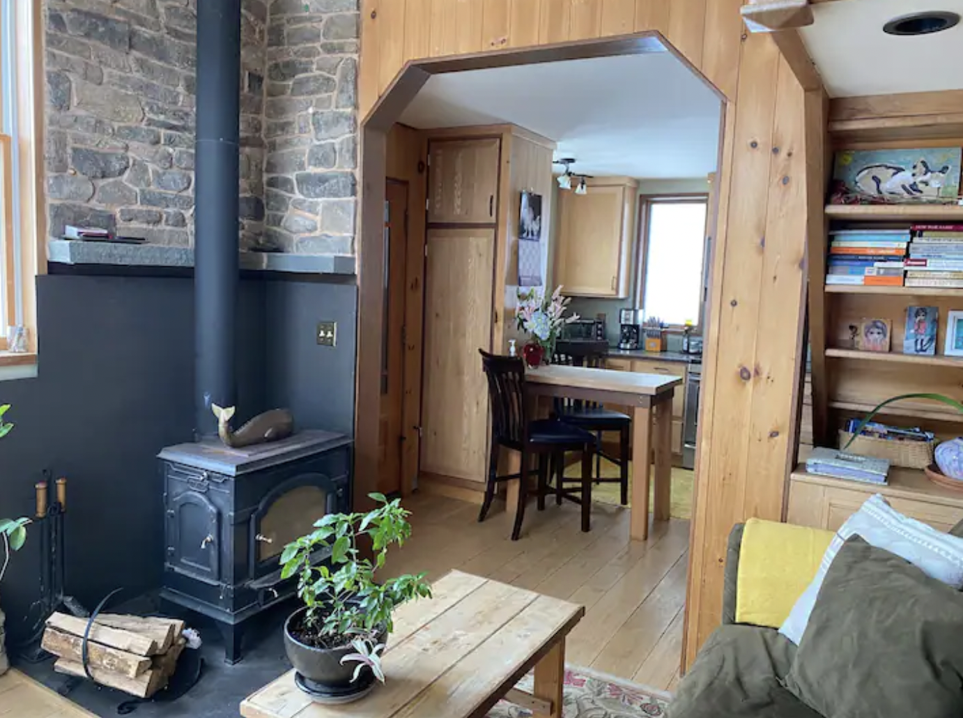 Woodstock Mountain Cottage: More