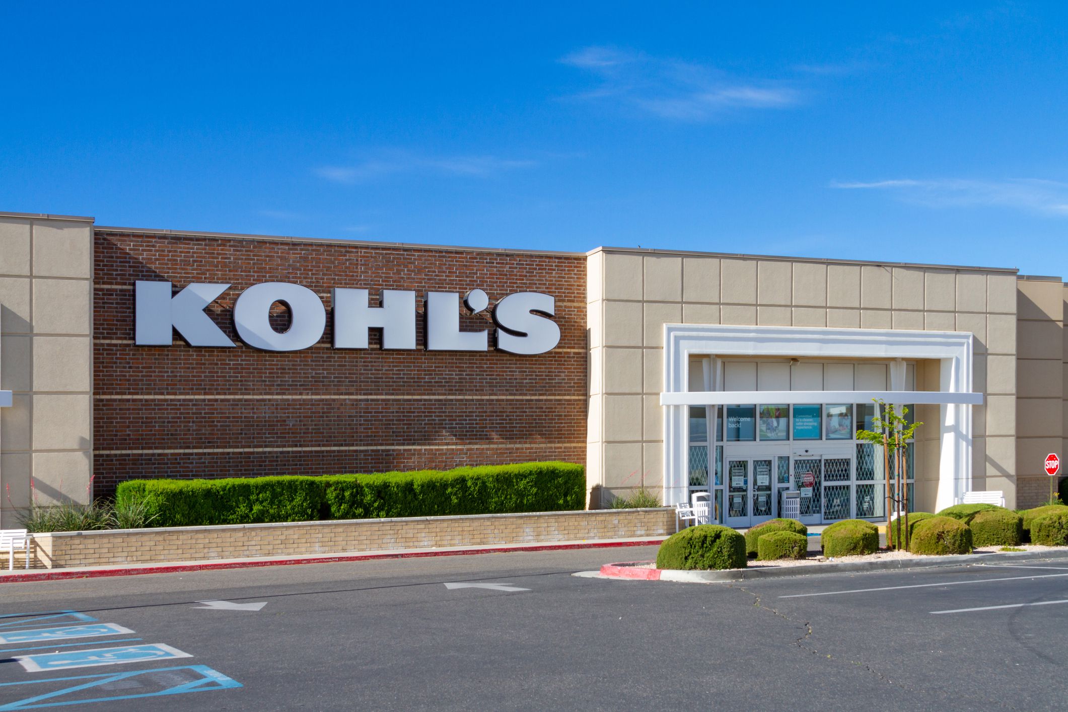 Victorville, CA / USA – June 1, 2020: Temporally closed due to the COVID-19 crisis, the Kohl’s location in Victorville, California, is set to reopen.