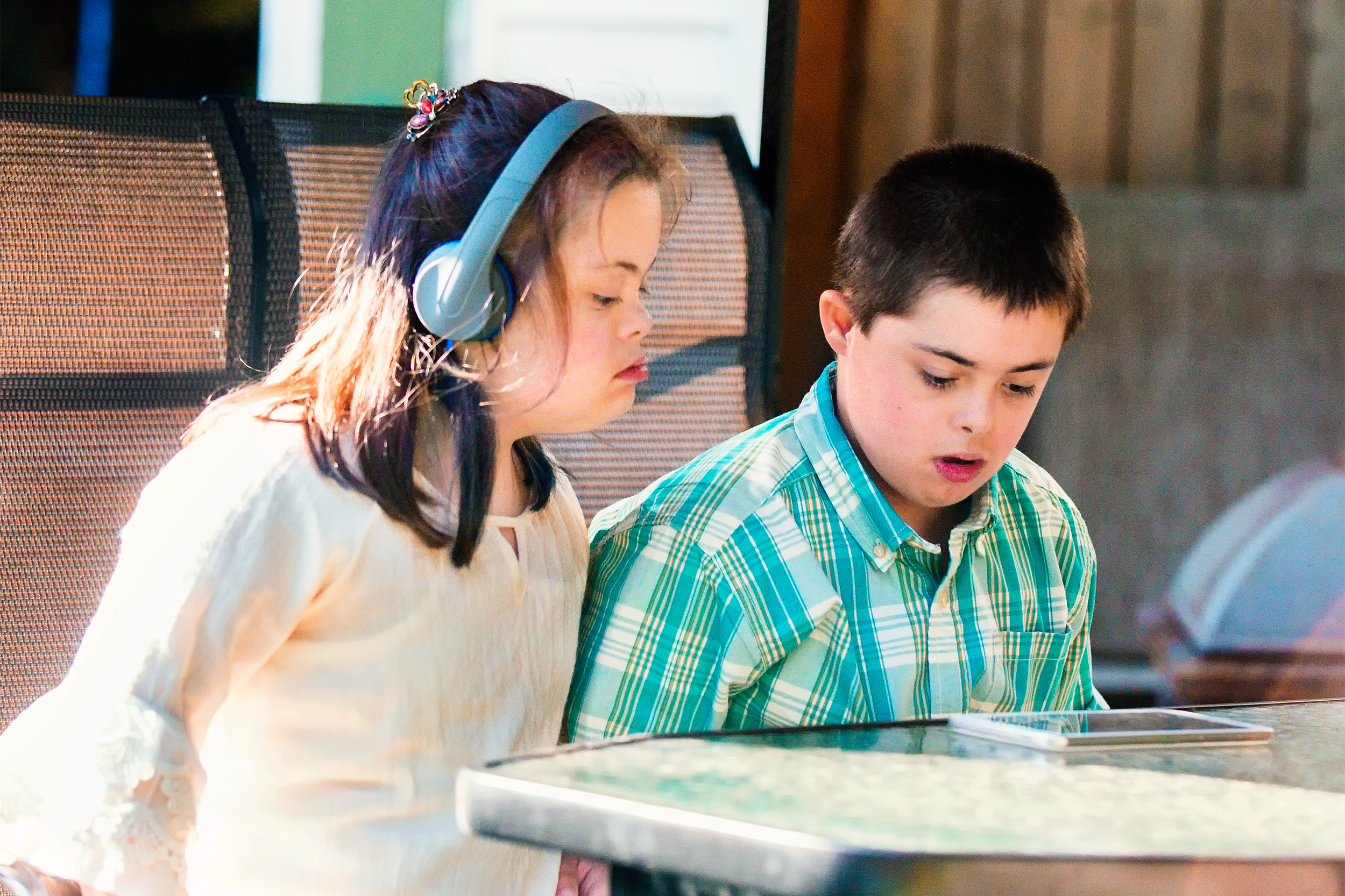 kids looking at tablet